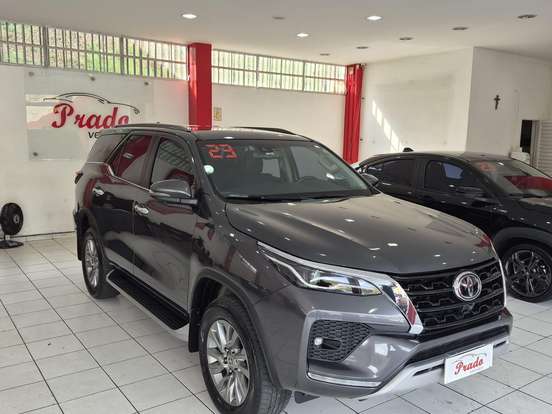 TOYOTA-HILUX SW4-2.8 D-4D TURBO DIESEL SRX 7L 4X4 AUTOMÁTICO TOYOTA-HILUX SW4-2023