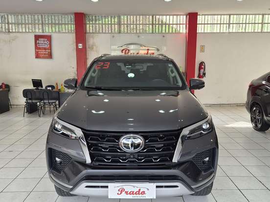 TOYOTA-HILUX SW4-2.8 D-4D TURBO DIESEL SRX 7L 4X4 AUTOMÁTICO TOYOTA-HILUX SW4-2023