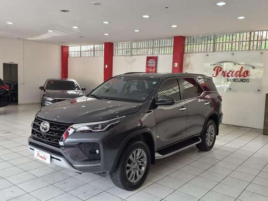 TOYOTA-HILUX SW4-2.8 D-4D TURBO DIESEL SRX 7L 4X4 AUTOMÁTICO TOYOTA-HILUX SW4-2023