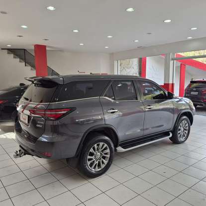 TOYOTA-HILUX SW4-2023