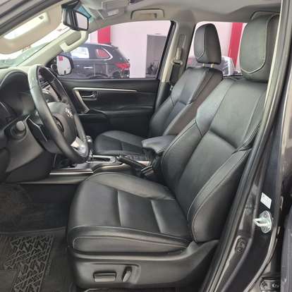 TOYOTA-HILUX SW4-2023