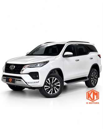 TOYOTA-HILUX SW4-2023