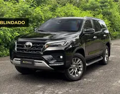 TOYOTA HILUX SW4 2.8 D-4D TURBO DIESEL SRX 7L 4X4 AUTOMÁTICO TOYOTA HILUX SW4 2.8 D-4D TURBO DIESEL SRX 7L 4X4 AUTOMÁTICO