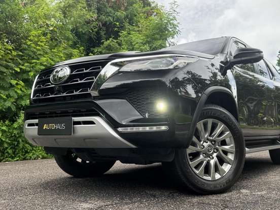 TOYOTA-HILUX SW4-2023