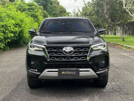 TOYOTA-HILUX SW4-2023