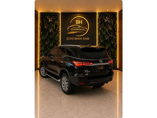 TOYOTA-HILUX SW4-2.8 D-4D TURBO DIESEL SRX 7L 4X4 AUTOMÁTICO TOYOTA-HILUX SW4-2021