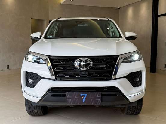 TOYOTA-HILUX SW4-2.8 D-4D TURBO DIESEL SRX 7L 4X4 AUTOMÁTICO TOYOTA-HILUX SW4-2023