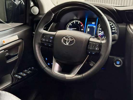 TOYOTA-HILUX SW4-2023