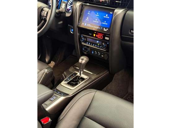 TOYOTA-HILUX SW4-2023