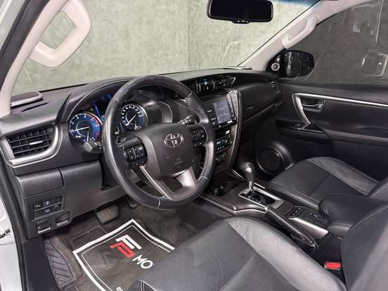 TOYOTA-HILUX SW4-2.8 D-4D TURBO DIESEL SRX 7L 4X4 AUTOMÁTICO TOYOTA-HILUX SW4-2021