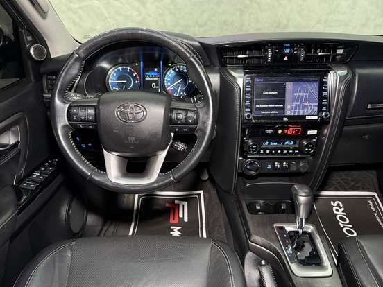TOYOTA-HILUX SW4-2.8 D-4D TURBO DIESEL SRX 7L 4X4 AUTOMÁTICO TOYOTA-HILUX SW4-2021