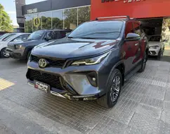 TOYOTA HILUX SW4 2.8 D-4D TURBO DIESEL SRX 7L 4X4 AUTOMÁTICO TOYOTA HILUX SW4 2.8 D-4D TURBO DIESEL SRX 7L 4X4 AUTOMÁTICO