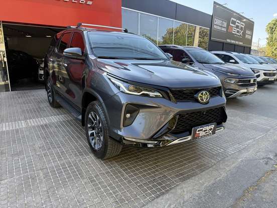 TOYOTA-HILUX SW4-2024