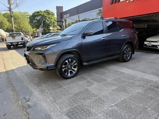 TOYOTA-HILUX SW4-2024