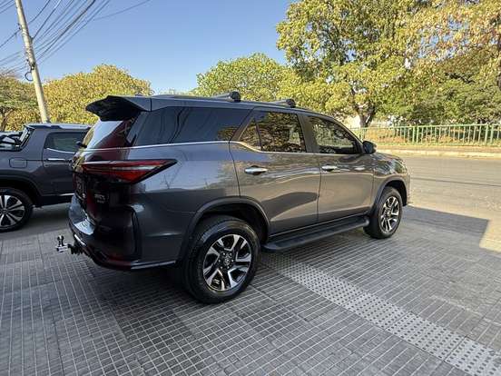 TOYOTA-HILUX SW4-2024