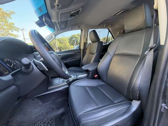 TOYOTA-HILUX SW4-2024
