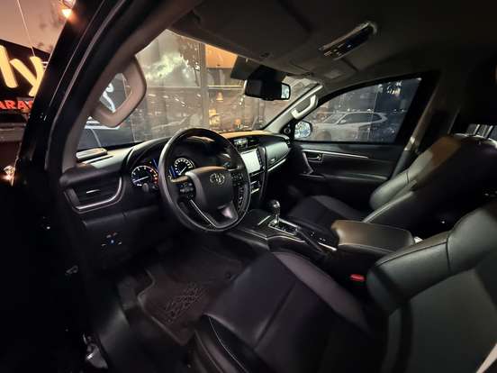 TOYOTA-HILUX SW4-2021
