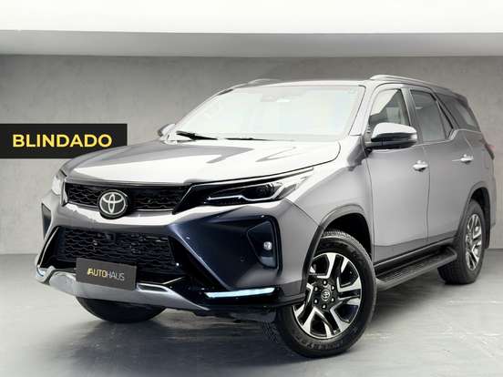 TOYOTA-HILUX SW4-2024