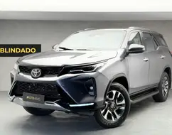 TOYOTA HILUX SW4 2.8 D-4D TURBO DIESEL SRX PLATINUM 7L 4X4 AUTOMÁTICO TOYOTA HILUX SW4 2.8 D-4D TURBO DIESEL SRX PLATINUM 7L 4X4 AUTOMÁTICO