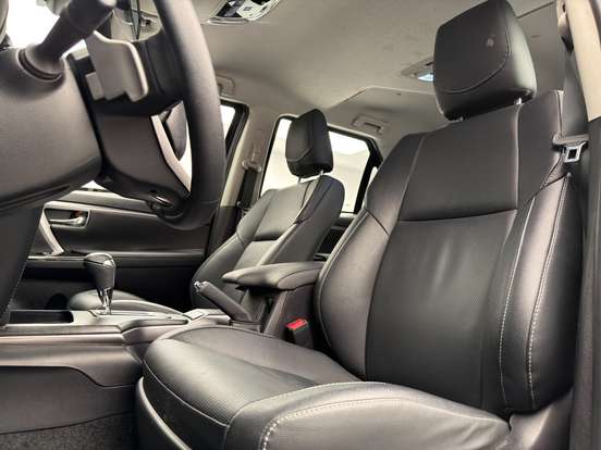 TOYOTA-HILUX SW4-2024