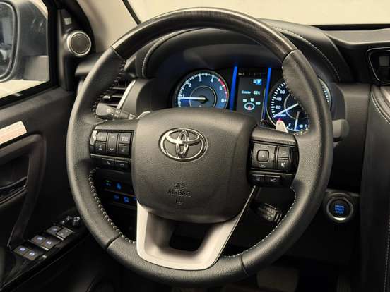 TOYOTA-HILUX SW4-2.8 D-4D TURBO DIESEL SRX PLATINUM 7L 4X4 AUTOMÁTICO TOYOTA-HILUX SW4-2024