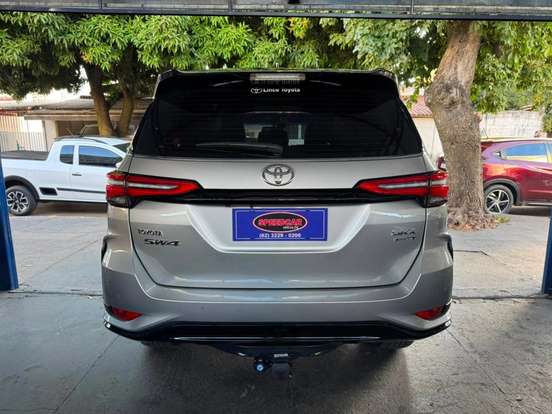 TOYOTA-HILUX SW4-2024