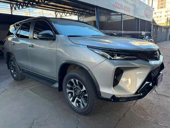 TOYOTA-HILUX SW4-2024