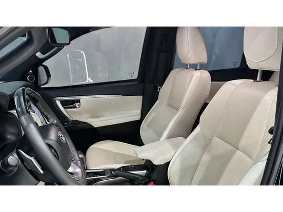 TOYOTA-HILUX SW4-2026