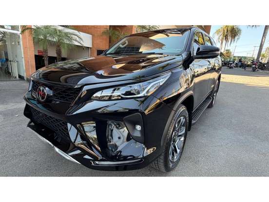 TOYOTA-HILUX SW4-2.8 D-4D TURBO DIESEL SRX PLATINUM 7L 4X4 AUTOMÁTICO TOYOTA-HILUX SW4-2025