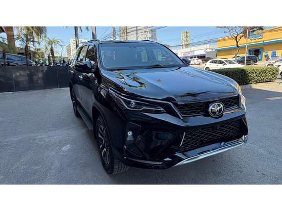 TOYOTA-HILUX SW4-2.8 D-4D TURBO DIESEL SRX PLATINUM 7L 4X4 AUTOMÁTICO TOYOTA-HILUX SW4-2025