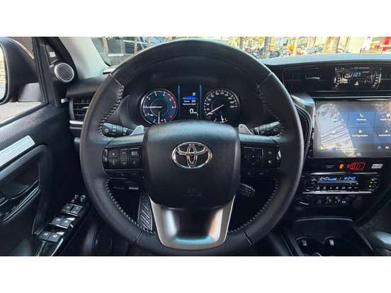 TOYOTA-HILUX SW4-2.8 D-4D TURBO DIESEL SRX PLATINUM 7L 4X4 AUTOMÁTICO TOYOTA-HILUX SW4-2025