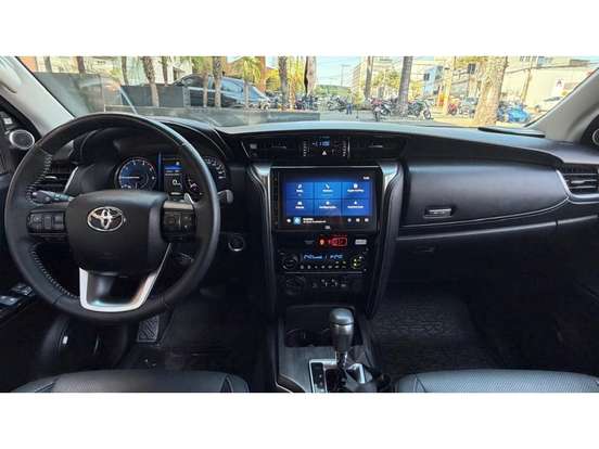 TOYOTA-HILUX SW4-2.8 D-4D TURBO DIESEL SRX PLATINUM 7L 4X4 AUTOMÁTICO TOYOTA-HILUX SW4-2025