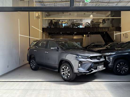 TOYOTA-HILUX SW4-2025