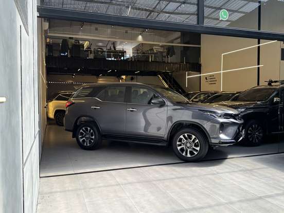 TOYOTA-HILUX SW4-2025