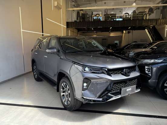 TOYOTA-HILUX SW4-2025
