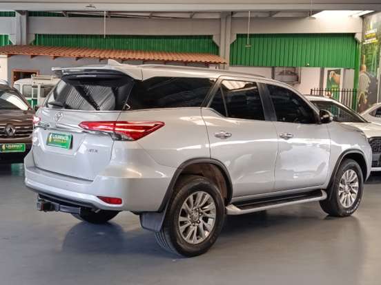 TOYOTA-HILUX SW4-2018