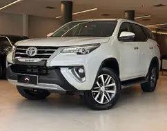 TOYOTA HILUX SW4 2.8 SRX 4X4 7 LUGARES 16V TURBO INTERCOOLER DIESEL 4P AUTOMÁTICO TOYOTA HILUX SW4 2.8 SRX 4X4 7 LUGARES 16V TURBO INTERCOOLER DIESEL 4P AUTOMÁTICO