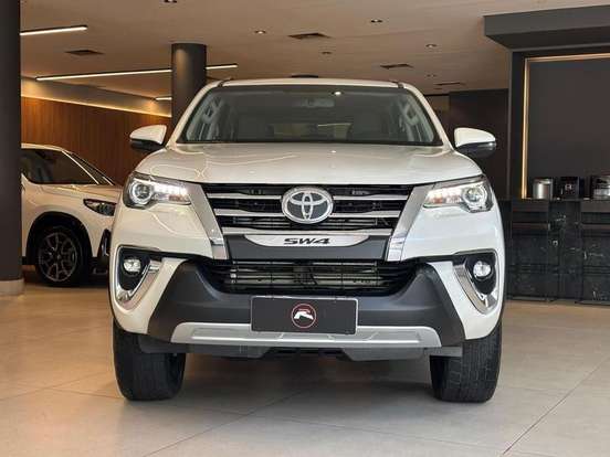 TOYOTA-HILUX SW4-2.8 SRX 4X4 7 LUGARES 16V TURBO INTERCOOLER DIESEL 4P AUTOMÁTICO TOYOTA-HILUX SW4-2020