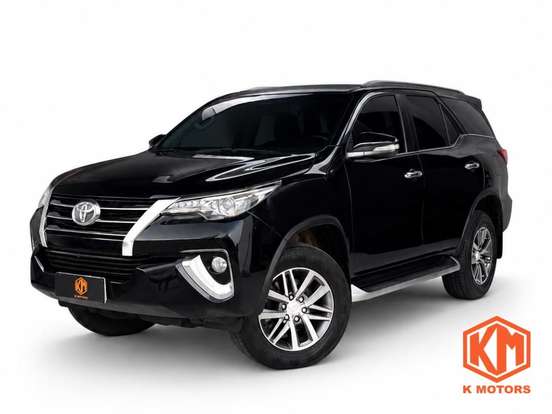 TOYOTA-HILUX SW4-2.8 SRX 4X4 7 LUGARES 16V TURBO INTERCOOLER DIESEL 4P AUTOMÁTICO TOYOTA-HILUX SW4-2016