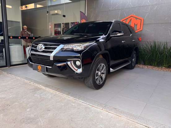 TOYOTA-HILUX SW4-2.8 SRX 4X4 7 LUGARES 16V TURBO INTERCOOLER DIESEL 4P AUTOMÁTICO TOYOTA-HILUX SW4-2016