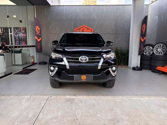 TOYOTA-HILUX SW4-2.8 SRX 4X4 7 LUGARES 16V TURBO INTERCOOLER DIESEL 4P AUTOMÁTICO TOYOTA-HILUX SW4-2016