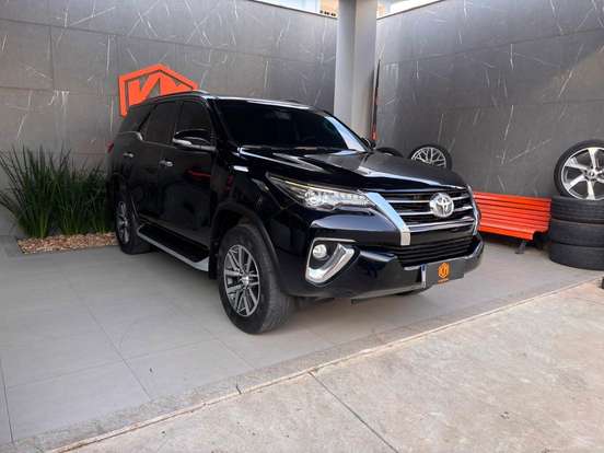 TOYOTA-HILUX SW4-2.8 SRX 4X4 7 LUGARES 16V TURBO INTERCOOLER DIESEL 4P AUTOMÁTICO TOYOTA-HILUX SW4-2016