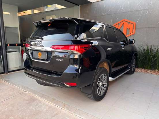 TOYOTA-HILUX SW4-2.8 SRX 4X4 7 LUGARES 16V TURBO INTERCOOLER DIESEL 4P AUTOMÁTICO TOYOTA-HILUX SW4-2016