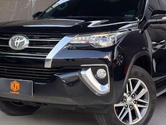 TOYOTA-HILUX SW4-2.8 SRX 4X4 7 LUGARES 16V TURBO INTERCOOLER DIESEL 4P AUTOMÁTICO TOYOTA-HILUX SW4-2016