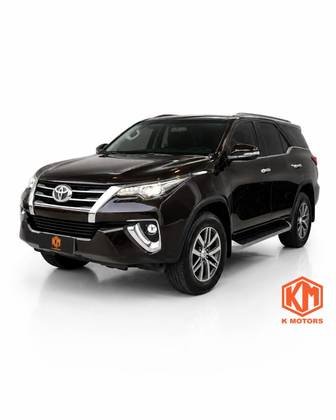 TOYOTA HILUX SW4 2.8 SRX 4X4 7 LUGARES 16V TURBO INTERCOOLER DIESEL 4P AUTOMÁTICO