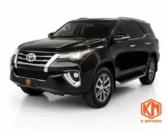 TOYOTA HILUX SW4 2.8 SRX 4X4 7 LUGARES 16V TURBO INTERCOOLER DIESEL 4P AUTOMÁTICO TOYOTA HILUX SW4 2.8 SRX 4X4 7 LUGARES 16V TURBO INTERCOOLER DIESEL 4P AUTOMÁTICO
