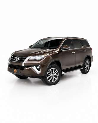 TOYOTA-HILUX SW4-2.8 SRX 4X4 7 LUGARES 16V TURBO INTERCOOLER DIESEL 4P AUTOMÁTICO TOYOTA-HILUX SW4-2019