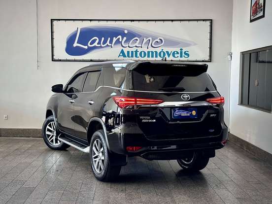 TOYOTA-HILUX SW4-2020