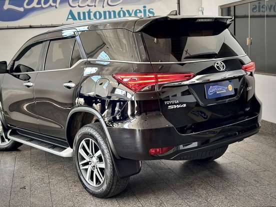TOYOTA-HILUX SW4-2020