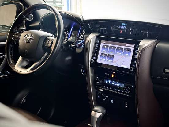TOYOTA-HILUX SW4-2020